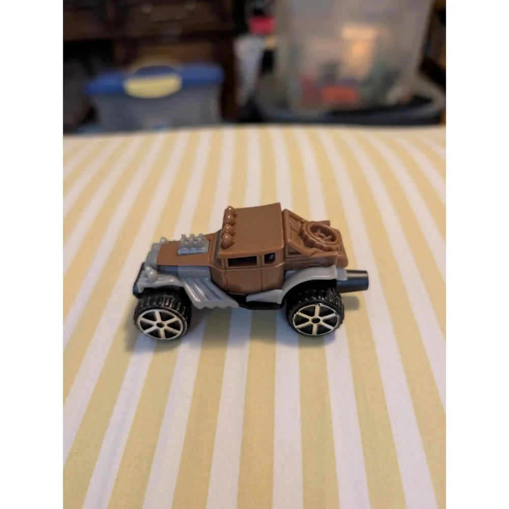 2014 Mattel Hot Wheels Toy McDonalds Jeep Baja Pump Up Racer Plastic
